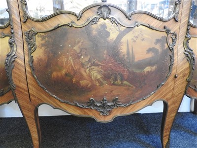 Lot 826 - A French kingwood and gilt bronze-mounted vitrine