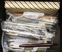 Lot 122 - A collection of pens