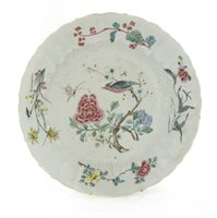 Lot 141 - A Chinese famille rose plate