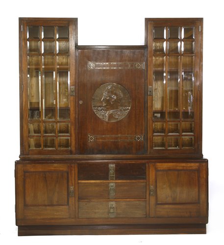 Lot 19 - A mahogany side cabinet