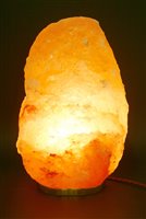 Lot 541 - A quartz boulder table lamp