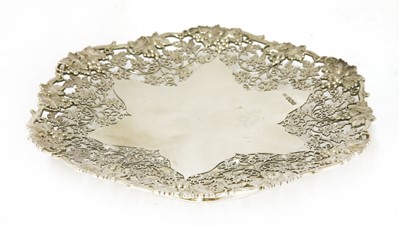 Lot 29 - A circular silver tazza