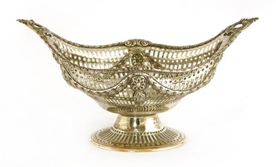 Lot 51 - An Edwardian silver bonbon basket