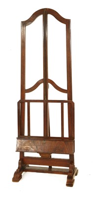 Lot 852 - An adjustable easel