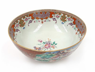 Lot 305 - A Chinese bowl