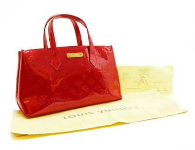 Lot 681 - A Louis Vuitton Red vernis leather Wilshire pomdam bag