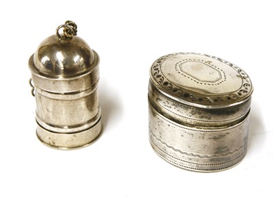 Lot 31 - A George III silver nutmeg grater