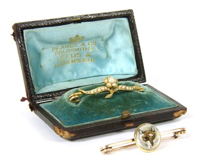 Lot 7A - A reverse painted crystal intaglio fox head bar brooch