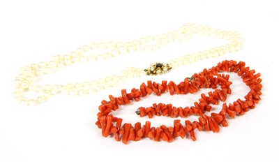 Lot 35 - A two row graduated cultured pearl necklace