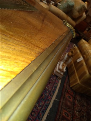 Lot 21 - A French kingwood bureau plat