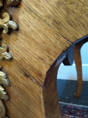 Lot 21 - A French kingwood bureau plat