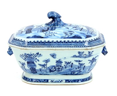 Lot 304 - A Chinese blue and white tureen and cover