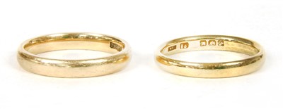 Lot 6 - An 18ct gold wedding ring