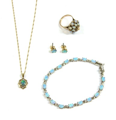 Lot 5 - An opal set crown ring