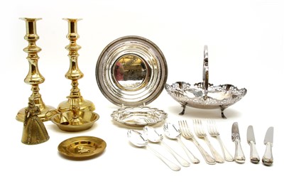 Lot 163 - A cased Elkington silver plated canteen