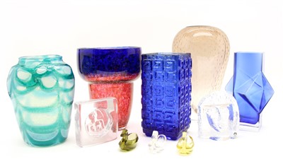 Lot 179 - A Riihimaki glass Pablo vase, designed by Erkkitapio Siiroinen