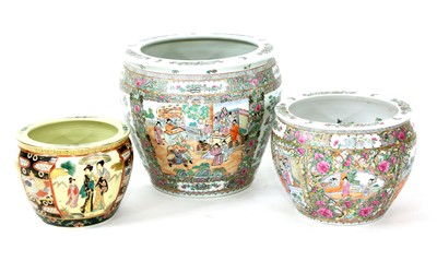 Lot 170 - Two graduated Chinese export famille rose fish bowls