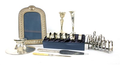 Lot 41 - A silver Capstan ink well