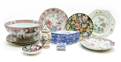 Lot 199 - A collection of Chinese and Japanese ceramics