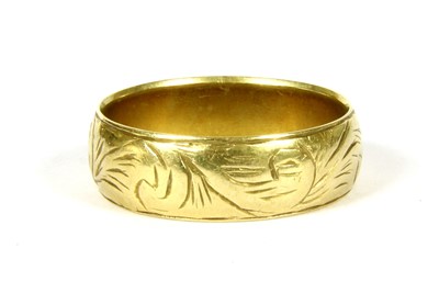 Lot 9 - An 18ct gold wedding band