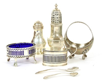 Lot 39 - A hallmarked silver castor