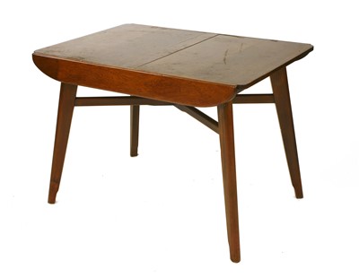 Lot 406 - An Italian extending table