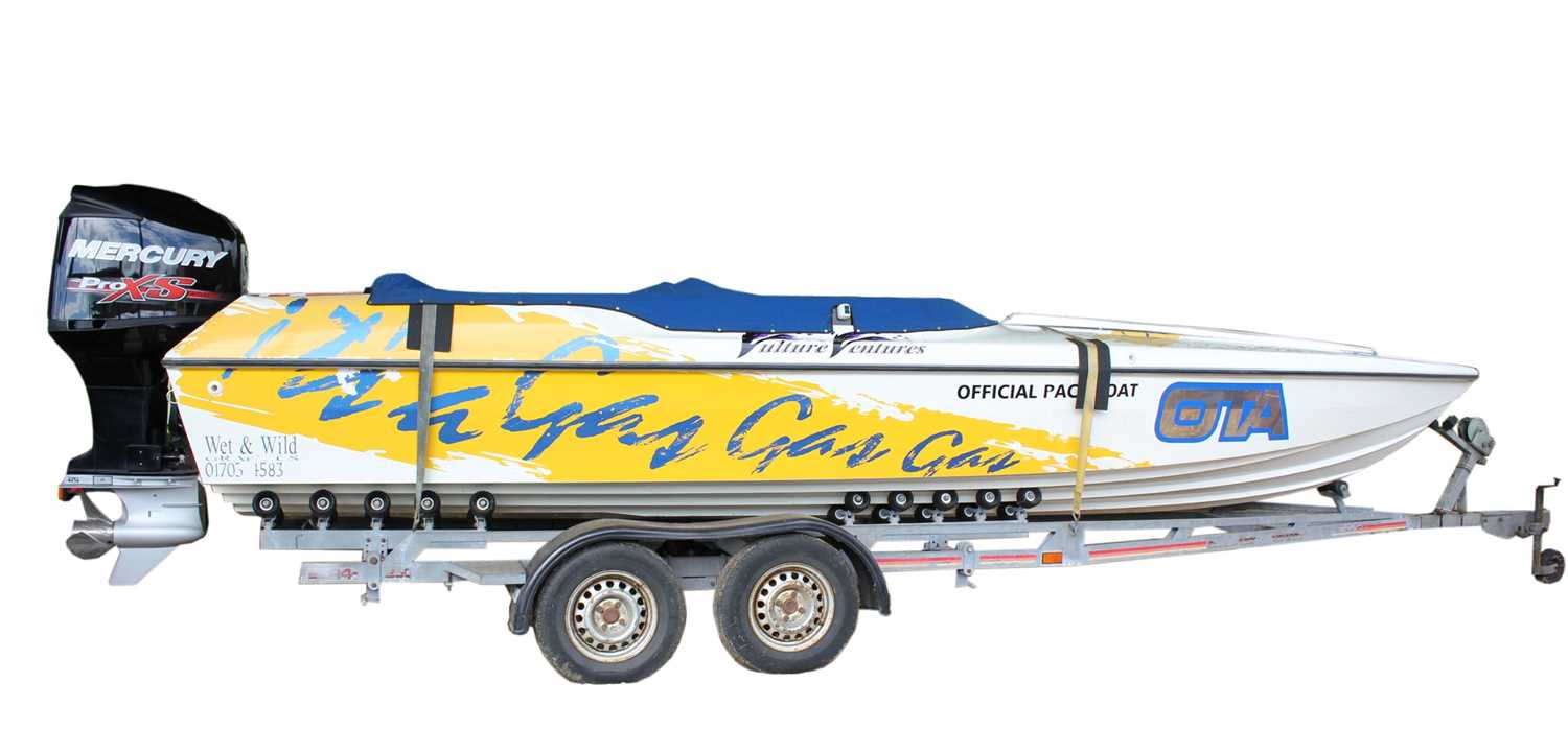 Lot 10 - A Phantom 23ft powerboat