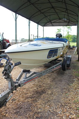 Lot 10 - A Phantom 23ft powerboat