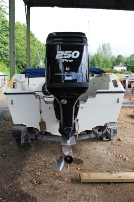 Lot 10 - A Phantom 23ft powerboat