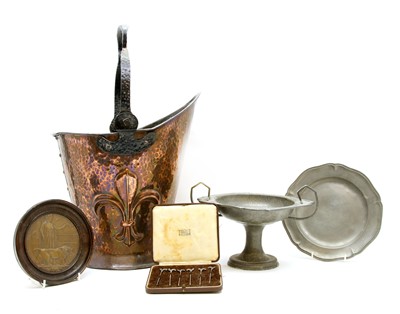 Lot 148 - A copper coal bucket