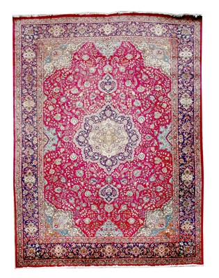 Lot 7 - A large Kashan carpet