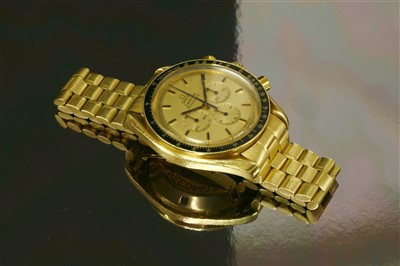 Lot 622 - An 18ct gold Omega Speedmaster Professional 'Apollo XI' limited edition moonlanding automatic