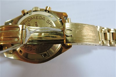 Lot 622 - An 18ct gold Omega Speedmaster Professional 'Apollo XI' limited edition moonlanding automatic
