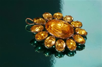 Lot 6 - A Georgian gold and foil-backed paste cluster pendant