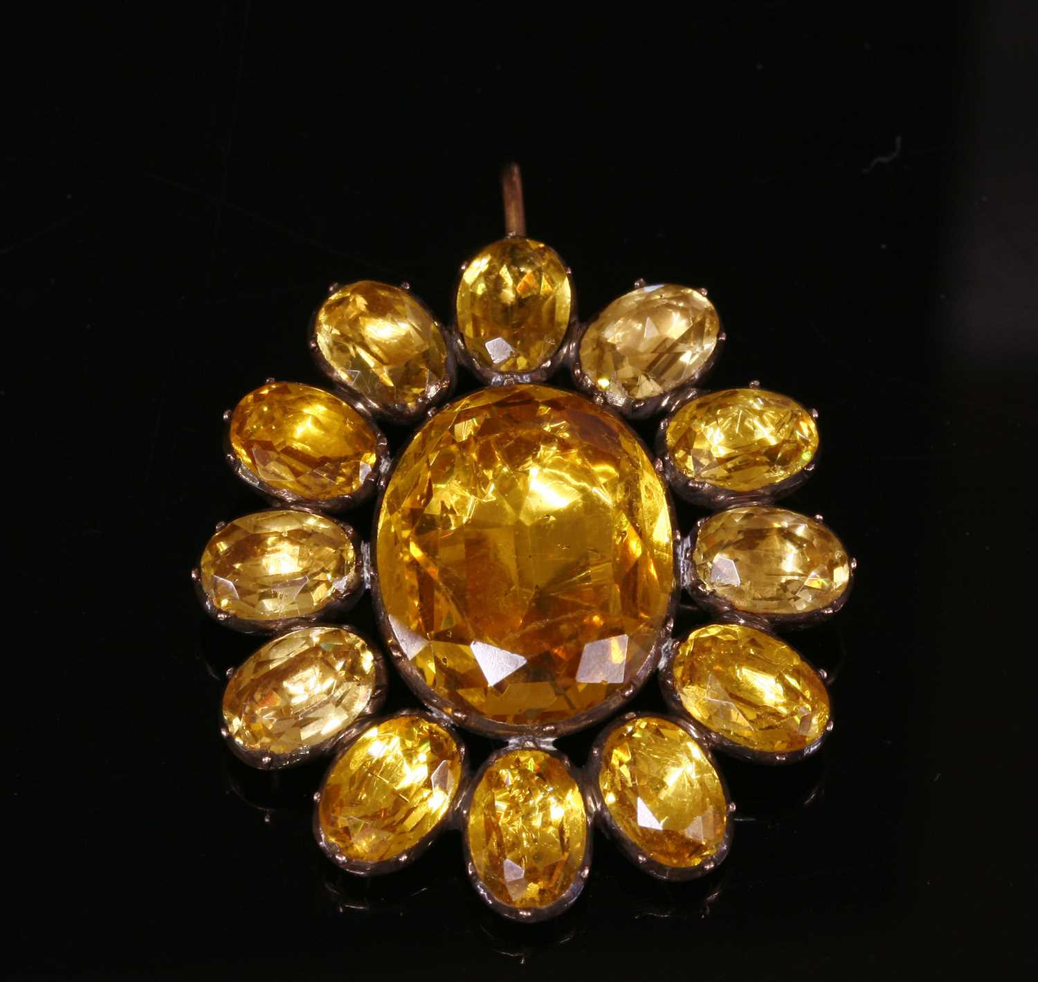 Lot 6 - A Georgian gold and foil-backed paste cluster pendant