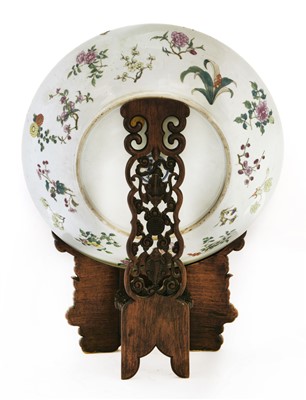 Lot 29 - A Chinese famille rose charger