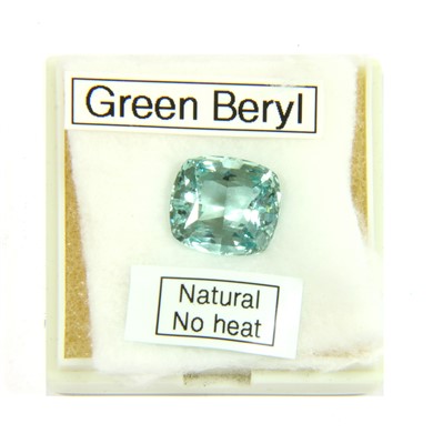 Lot 42 - An unmounted cushion shaped scissor cut green beryl