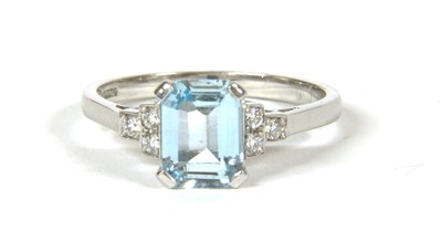 Lot 14 - An 18ct white gold single stone aquamarine ring