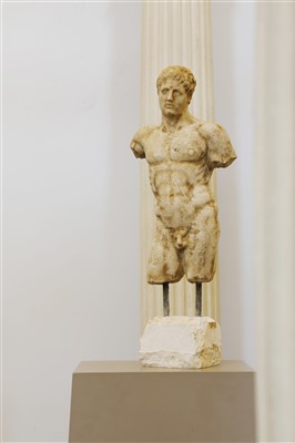 Lot 285 - A resin figure