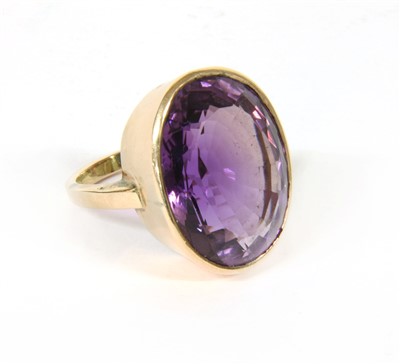 Lot 38 - A single stone amethyst ring