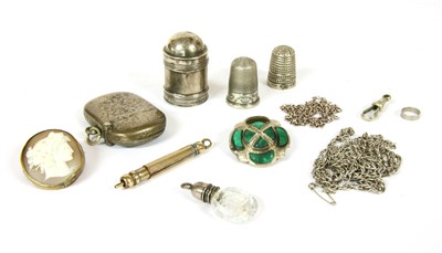 Lot 73 - A sterling silver thimble by Charles Horner