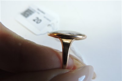 Lot 20 - A Georgian gold memorial ring