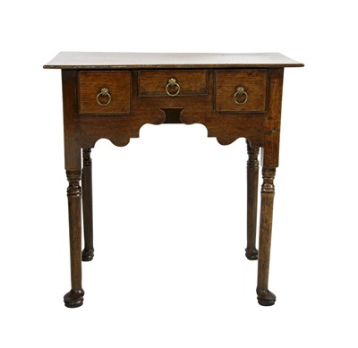 Lot 709 - An oak lowboy