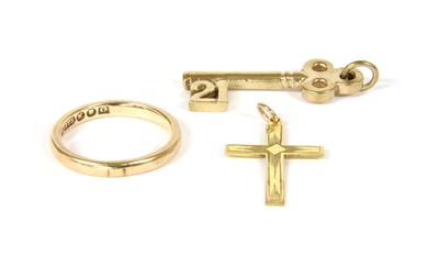 Lot 60 - A 9ct gold wedding band