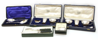 Lot 110 - A collection of silver items