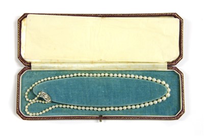 Lot 58 - A cased single row graduated cultured pearl necklace