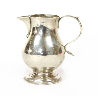 Lot 101 - A George III silver sparrow beak jug