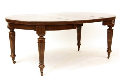 Lot 572 - A late Victorian mahogany dining table