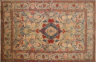 Lot 286 - An Isfahan woollen rug