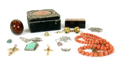 Lot 71 - A collection of jewellery